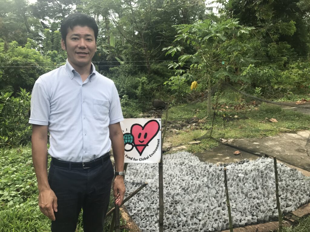 2017年の地球環境基金助成事業で準備された苗木と事業看板