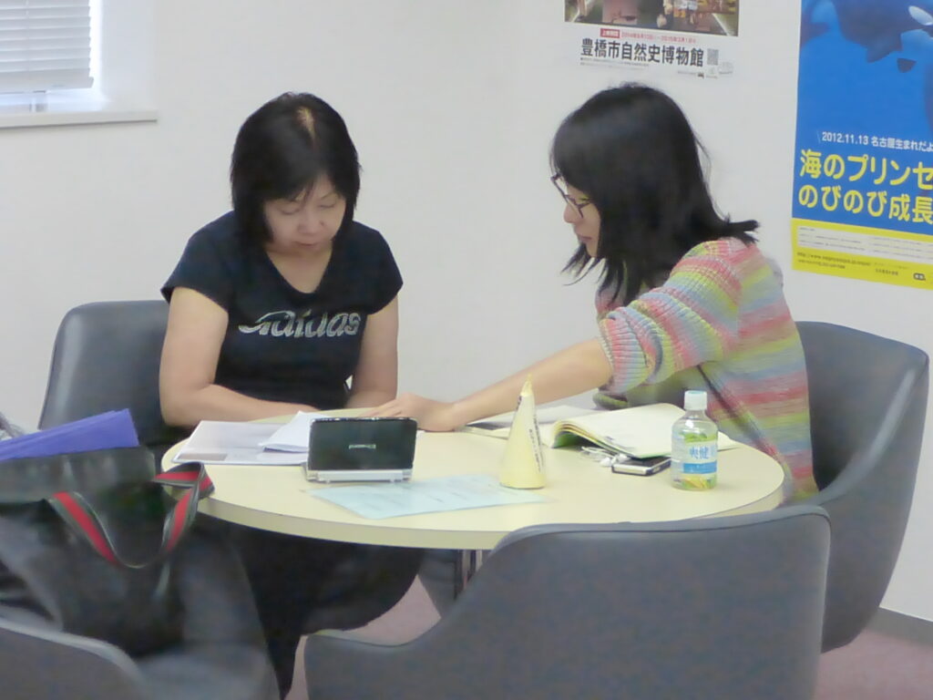 国内NPOインターンシップで留学生が多文化共生事業に関わる様子