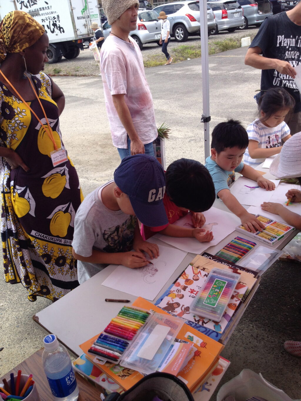 Children observing soybeans, drawing, and exchanging artwork