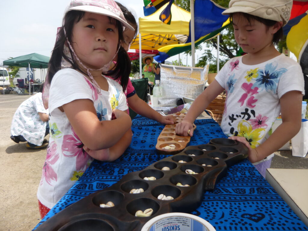 Children learning African culture through mancala